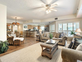Spacious condo with balcony overlooking the natural preserve OW10-307